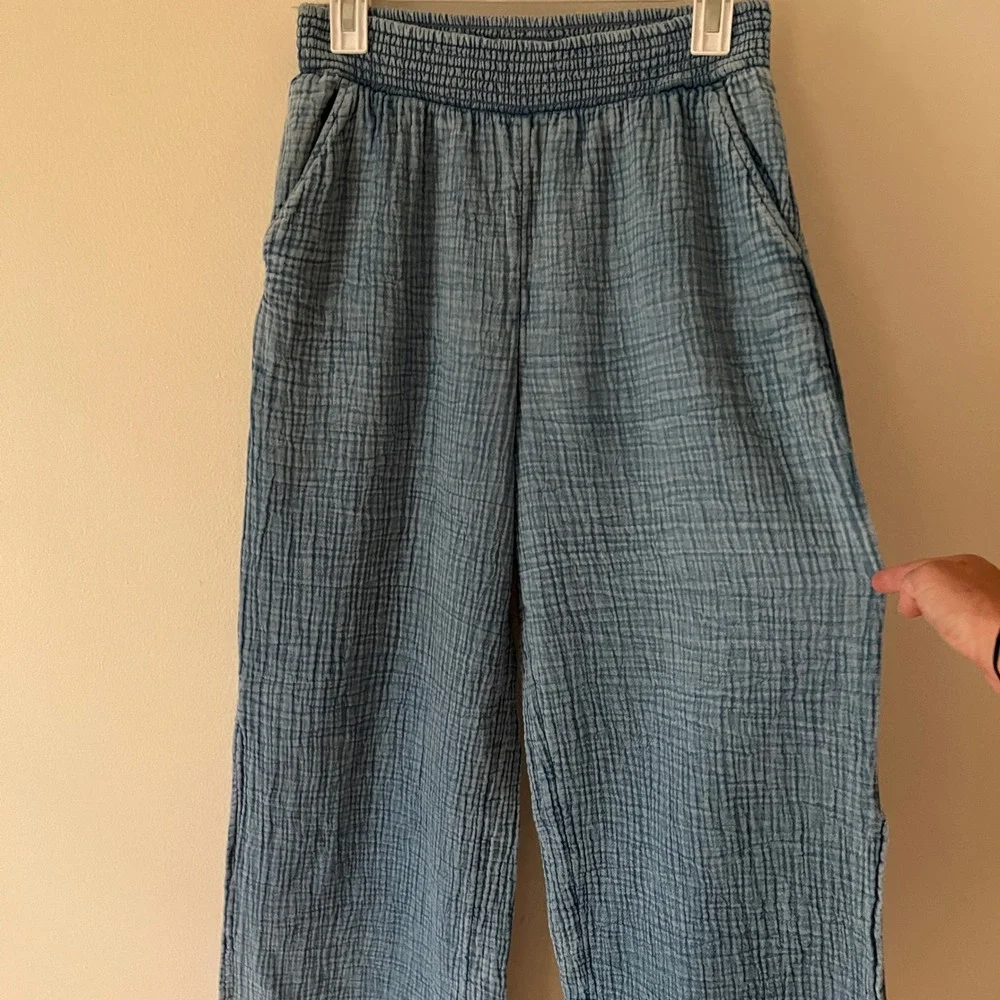 Aerie Pool-to-Party Blue Cotton Gauze Wide Leg Smocked Pull On Pants M Side Slit